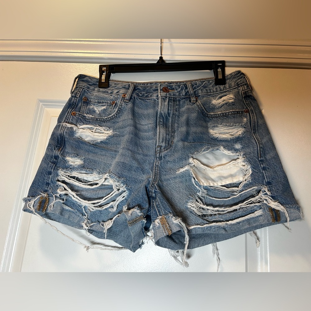 American Eagle Outfitters Tomgirl Distressed Ripped‎ Blue Jean Shorts
